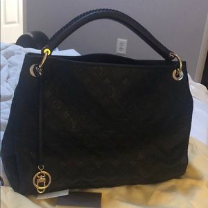 Authentic Louis Vuitton Artsy MM
